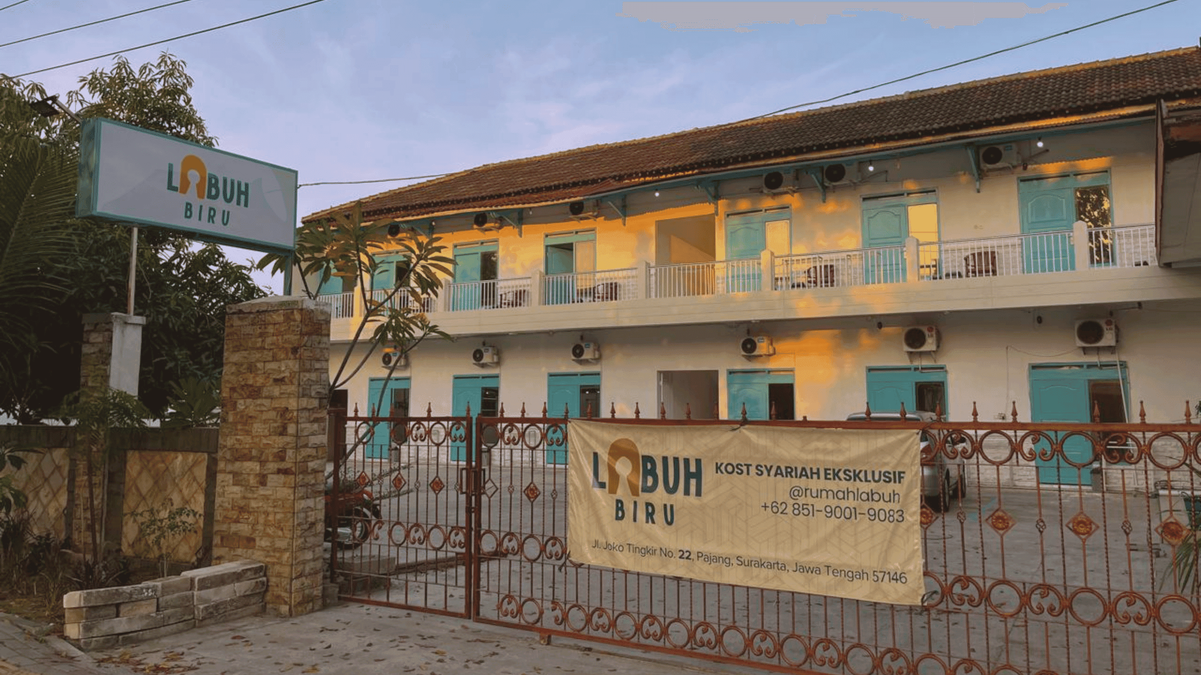 Eksterior dan suasana kost premium Rumah Labuh Laweyan Solo — hunian nyaman kost Surakarta